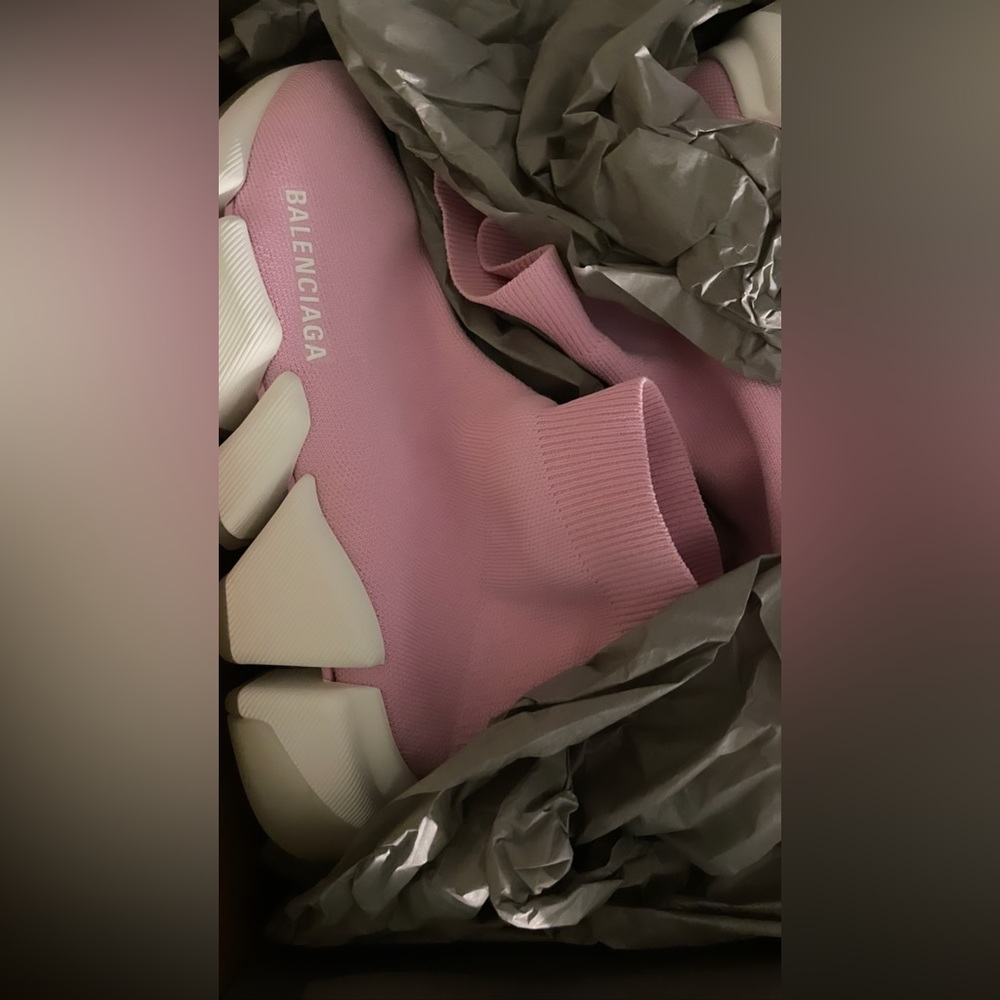Worn once 10/10 condition comes with box comfortable